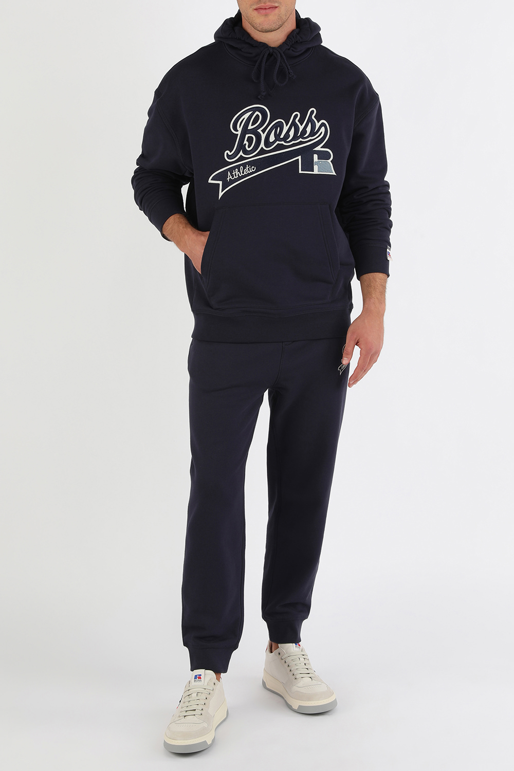 בוס X ראסל אתלטיק סווטשירט ממותג עם קפוצ'ון בגוון כחול